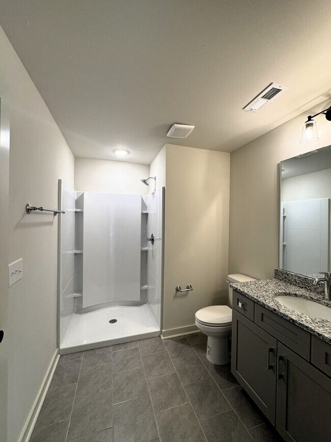 Building Photo - Move-In Special!! 1/2 Off First Month's Rent!!