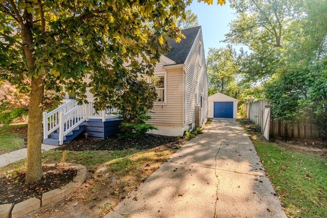 Building Photo - Modern 3-Bedroom Bungalow in Ferndale – Fu...