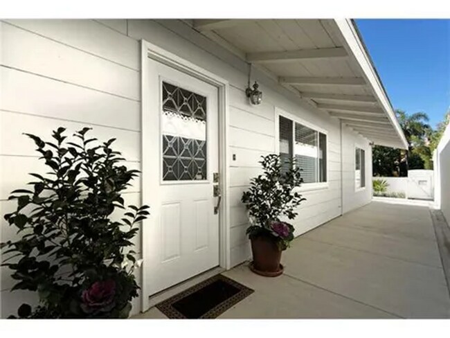Building Photo - 1249 Torrey Pines Rd
