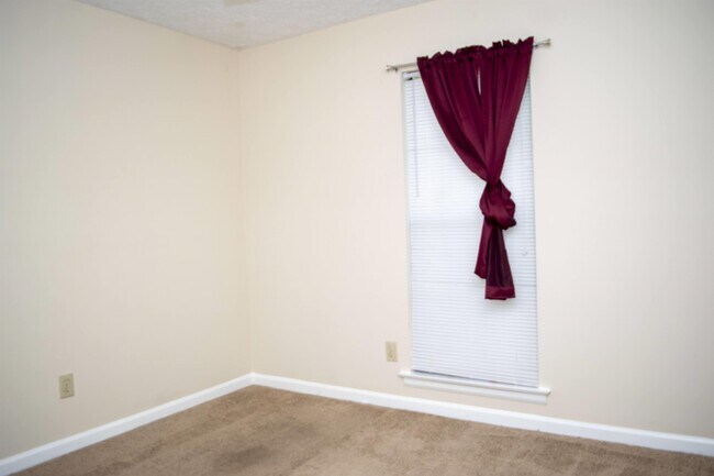 Building Photo - 1615 Woodmere Loop