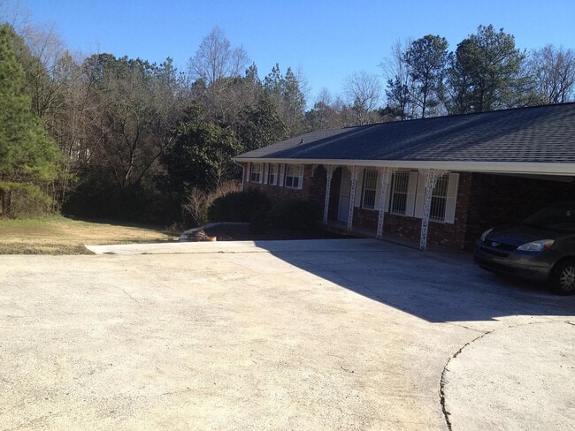 Building Photo - Room in House on Pleasant Hill Rd