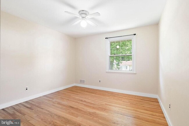 Building Photo - 13 Sturbridge Dr