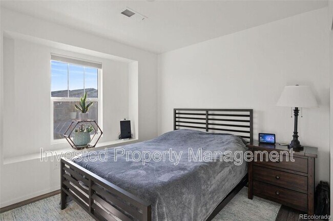 Building Photo - 3061 Low Meadow Blvd