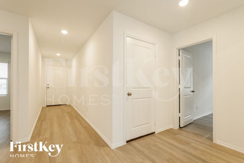 Building Photo - 10606 Pablo Way