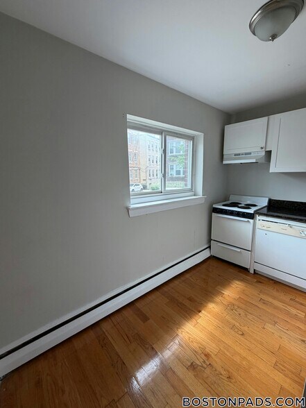 Building Photo - 61 Selkirk Rd