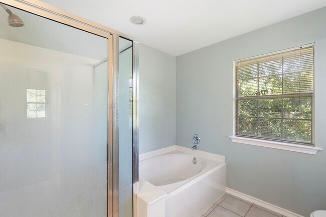 Building Photo - 229 Summerhaze Cir