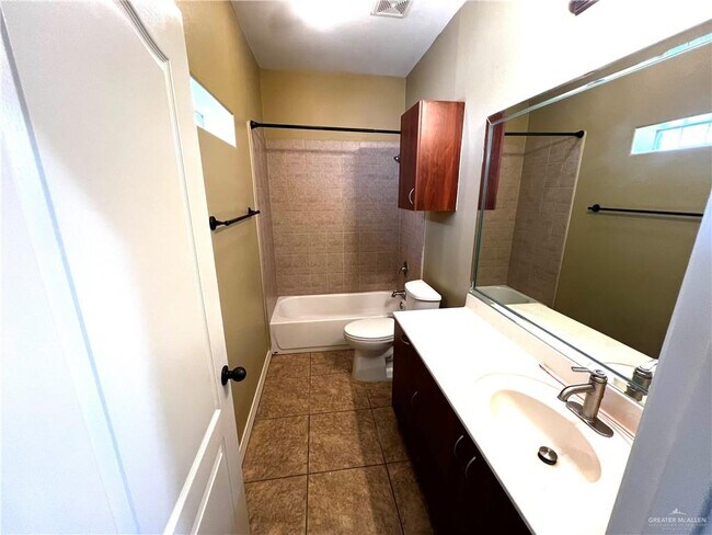 Building Photo - 3019 Regal Dr