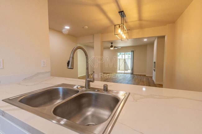 Building Photo - 955 Academy St