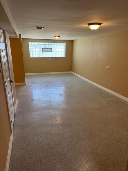 Building Photo - 2132 S Harding Ave