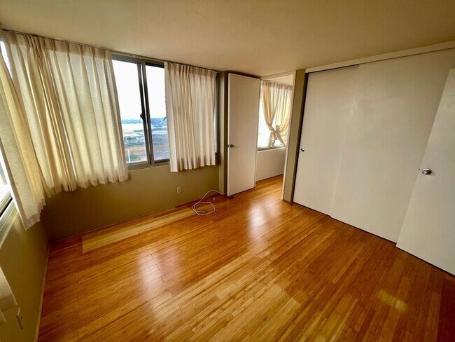 Building Photo - 1060 Kamehameha Hwy