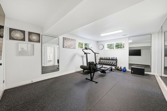 Building Photo - Gig Harbor farm home with great amenities - 5 bedroom 2 bath with garage and more - Available May...