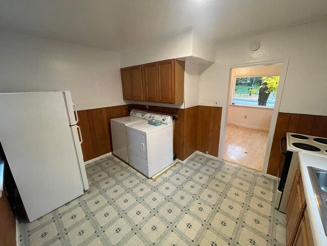 Building Photo - Cute, Centrally located House