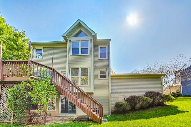 Building Photo - Cool on Cool Spring! Large SF 4 Bed + 2.5 BA