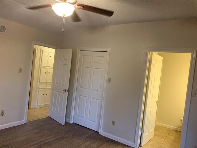Building Photo - 904 Norwell Ln