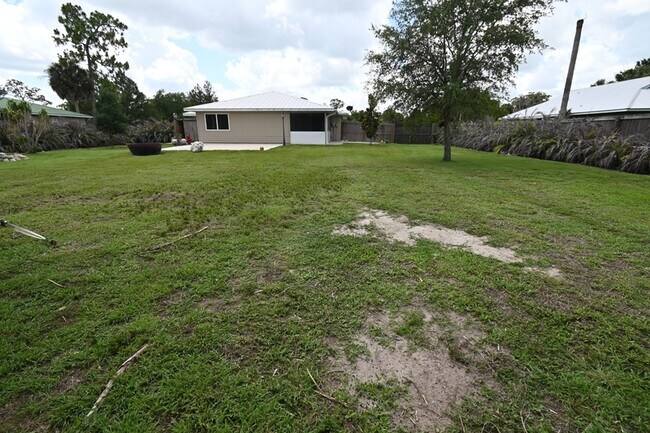 Building Photo - 985 Quail Run