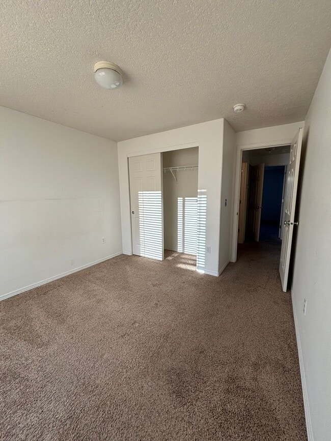 Building Photo - 3 Bed 2 Bath Home in Sage Point Area!