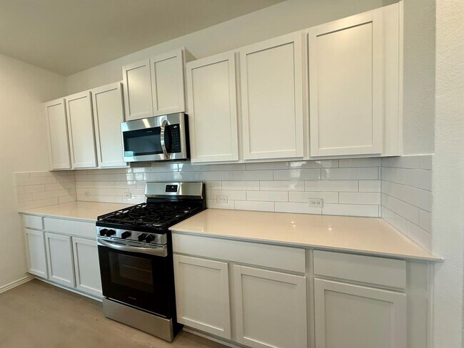 Building Photo - 106 Camargue Dr