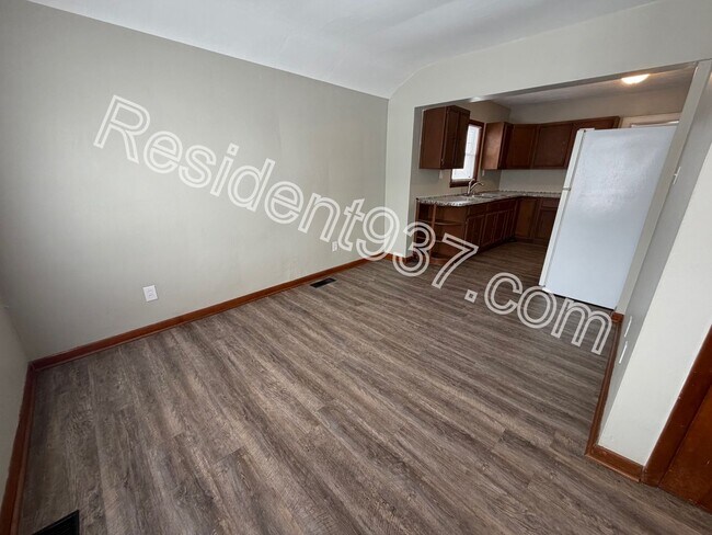 Building Photo - Updated 3 bed 1 bath home