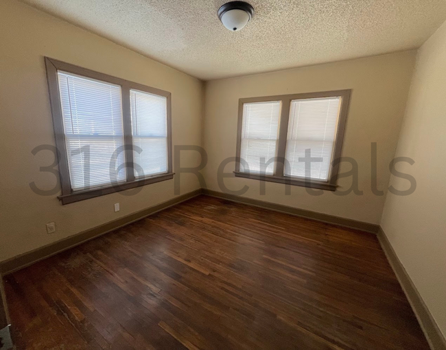 Building Photo - $1025 - 3 bed 1 bath home - Single Family ...