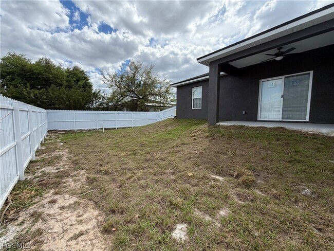 Building Photo - 721 Ivan Ave S