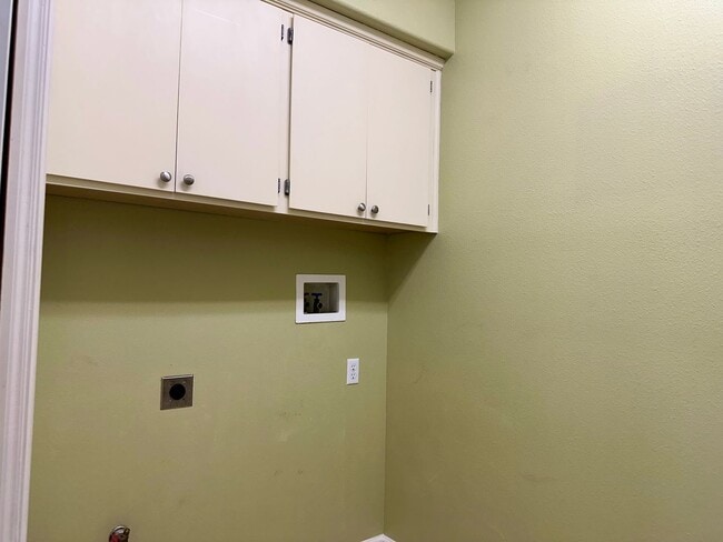 Building Photo - Beautiful well maintained home! Excellent ...