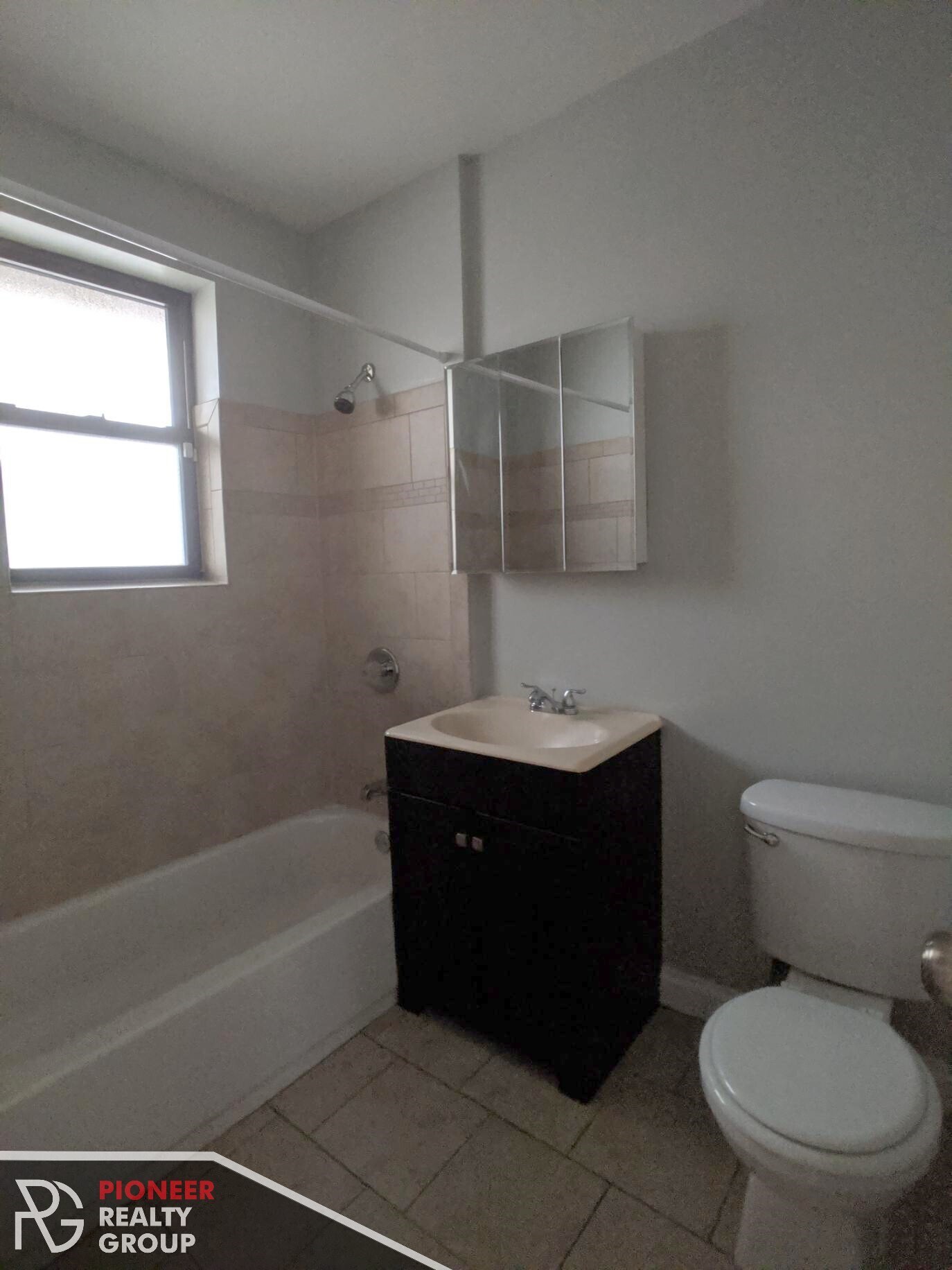Building Photo - 4409 N Wolcott Ave