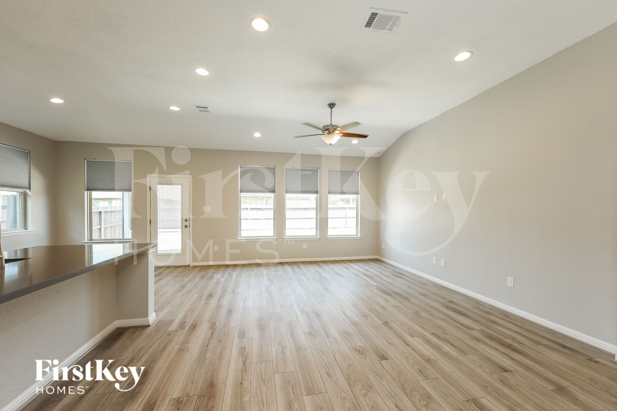 Building Photo - 2207 Tiptop Ln