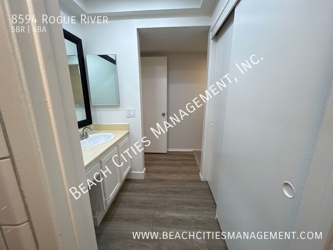 Building Photo - 8594 Rogue River Ave