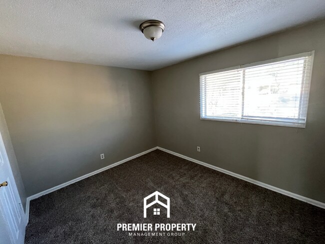 Building Photo - Spacious 3BR/1.5BA in Memphis - Open Kitchen, Dining Room & Private Backyard