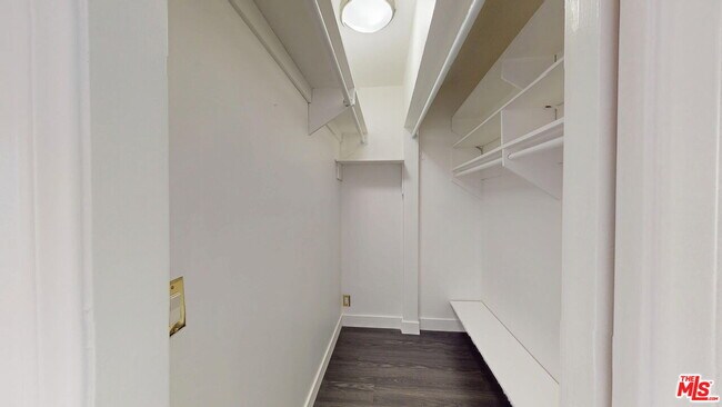 Building Photo - 14335 Huston St