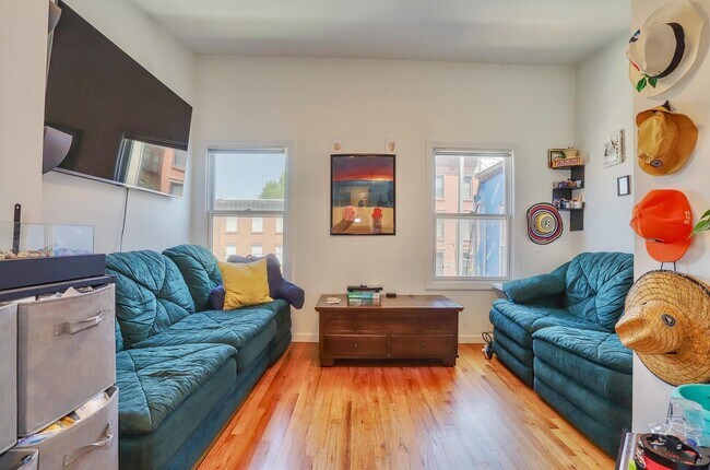 Building Photo - 265 3rd St