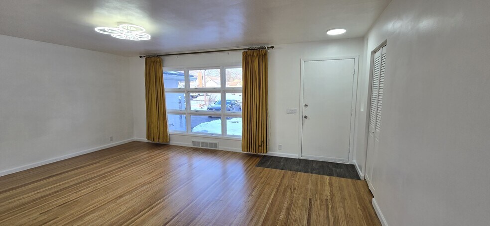 Living room - 20 Audabon Ter