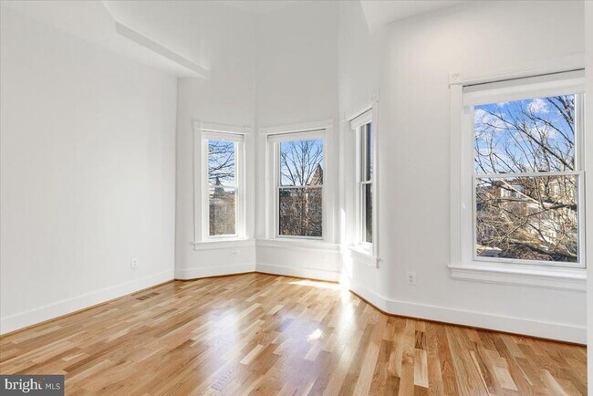 Building Photo - 3169 18th St NW