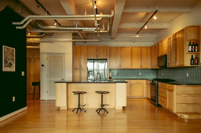Primary Photo - 234 Holliday St