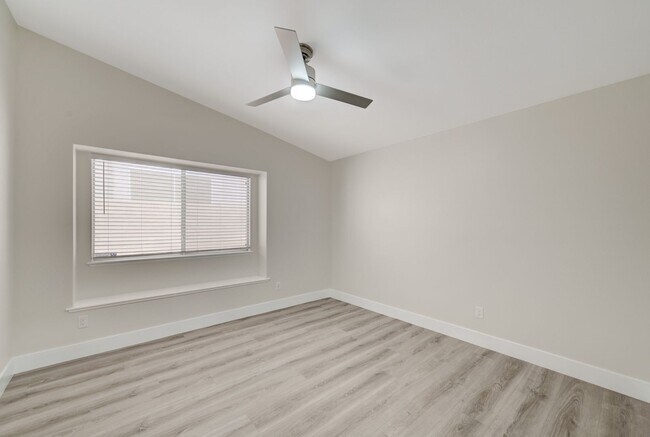 Building Photo - Remodeled Single Story, 4 Bedroom Home in Desert Shores
