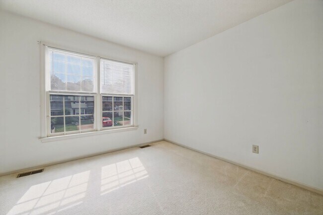 Building Photo - 109 Larkspur Hollow