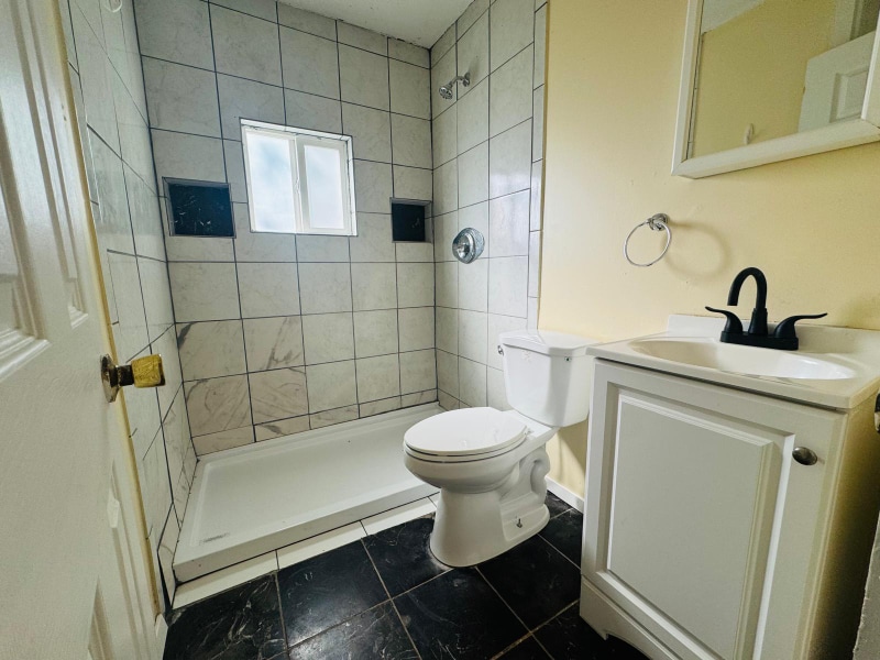 Building Photo - 1405 Hassell St