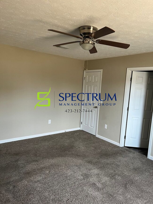 Building Photo - 3 bedroom 2 bath single family home