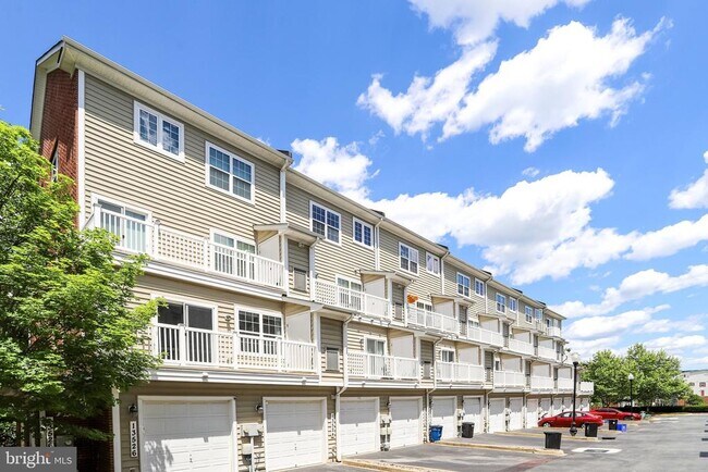 Building Photo - 13526 Waterford Hills Boulevard