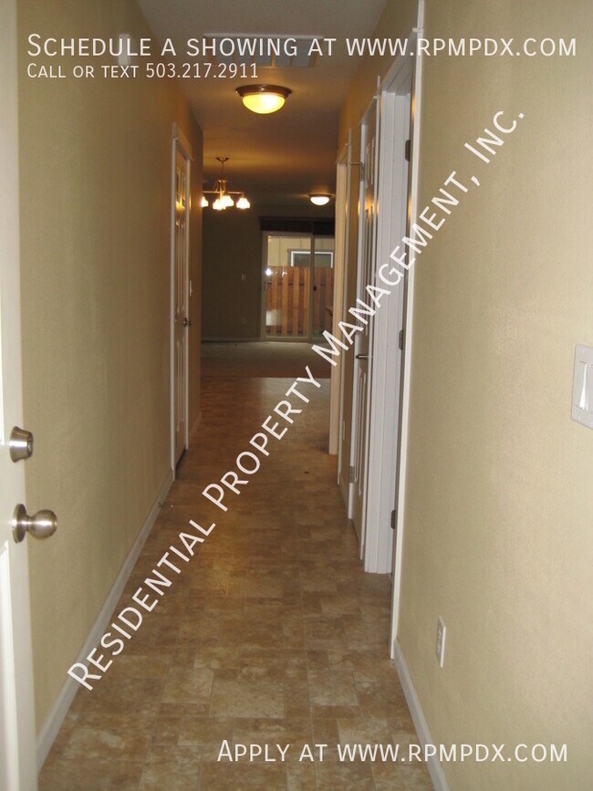 Building Photo - 2745 28th Pl