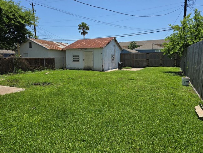 Building Photo - 4315 Avenue L