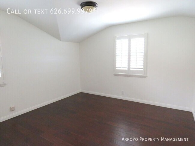 Building Photo - 1165 Leonard Ave