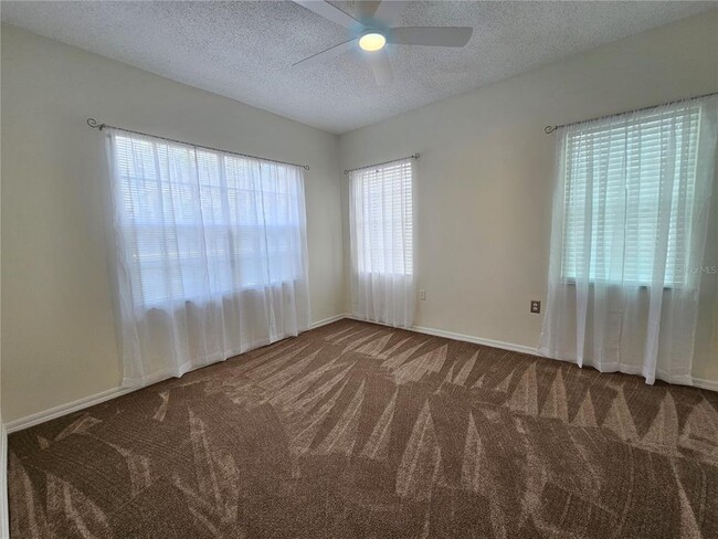Building Photo - 5552 Bentgrass Dr