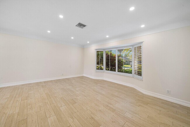 Building Photo - 1061 NW 3rd St