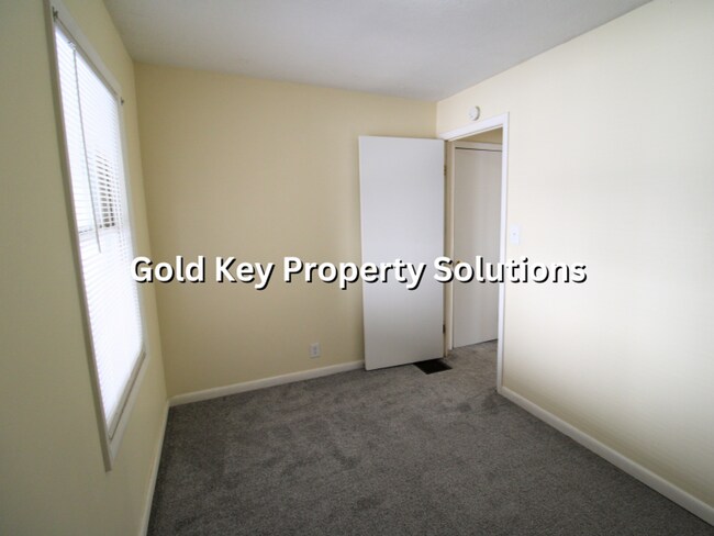 Building Photo - MUNCIE 3 BR 1 BA House with Carport and Large Yard (SECTION 8 APPROVED)