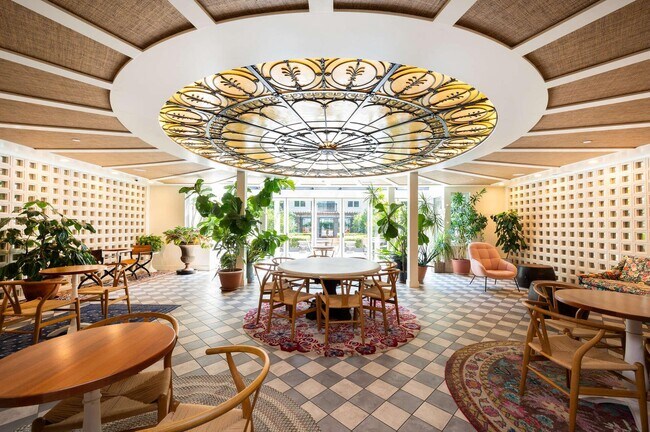 Building Photo - 1339 E St SE