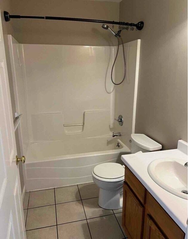 Building Photo - 606 Champlain St