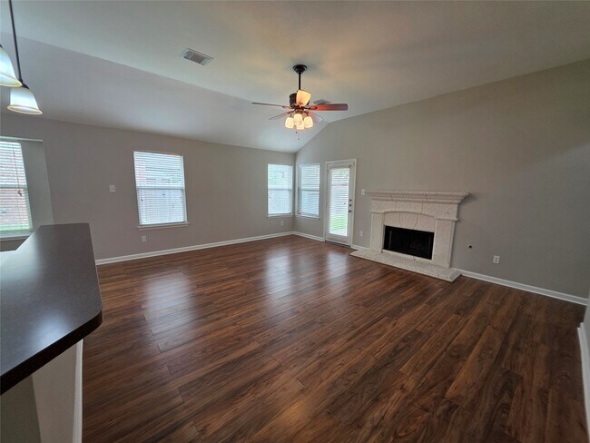 Building Photo - 2108 Goldfinch Ln