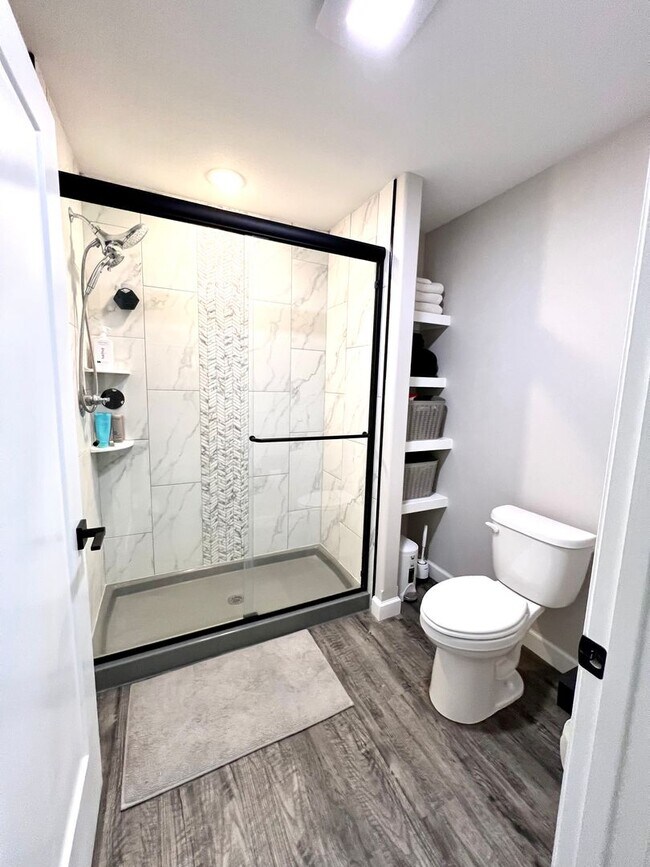 Building Photo - Modern Single-Family Home in Scenic Meadows Neighborhood