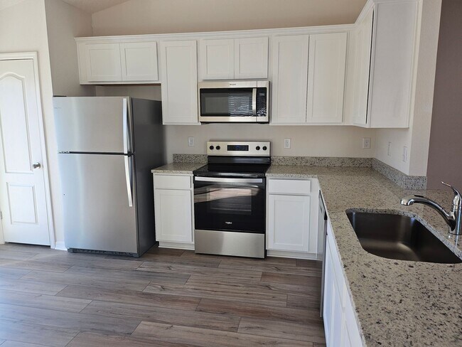 Building Photo - Great Newer Home is Palm Coast Ready for Move-In!